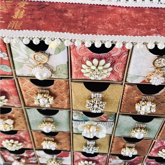 Selection of two bling 25 drawers in Red theme or Lavender theme